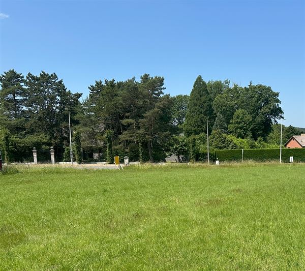 Très beau terrain à deux pas de toutes facilités