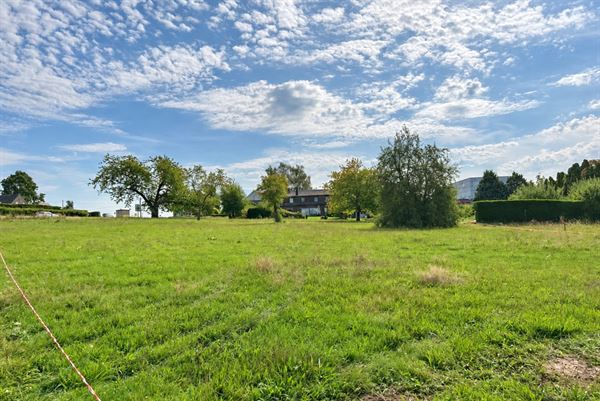 Très beau terrain à deux pas de toutes facilités