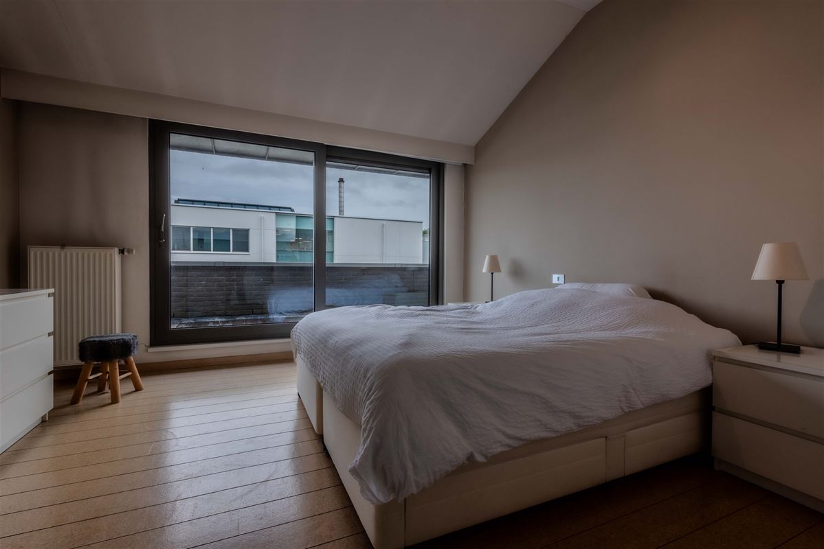 Lichtrijk ruim appartement met riant terras