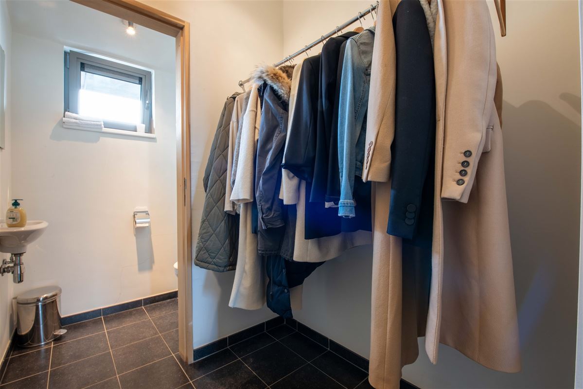 Lichtrijk ruim appartement met riant terras