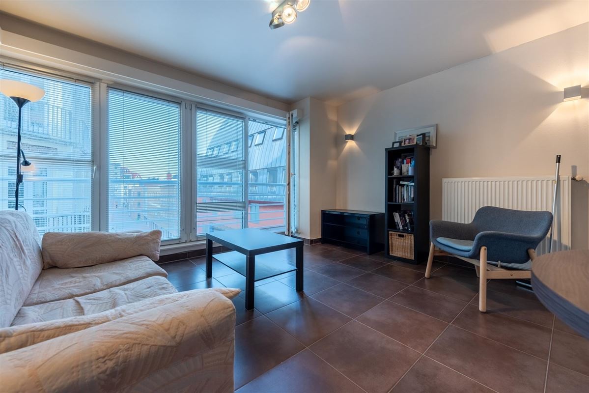 Studio avec vue latérale sur la mer