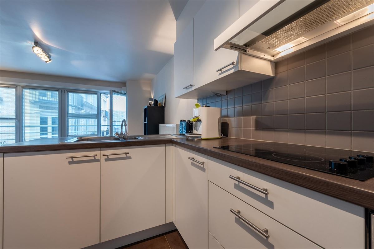 Studio avec vue latérale sur la mer