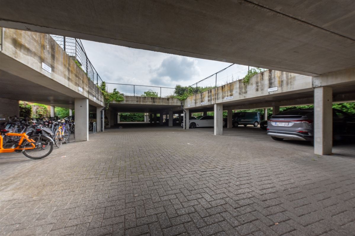 Overdekte Parkeerplaats nabij Gent-Dampoort Station