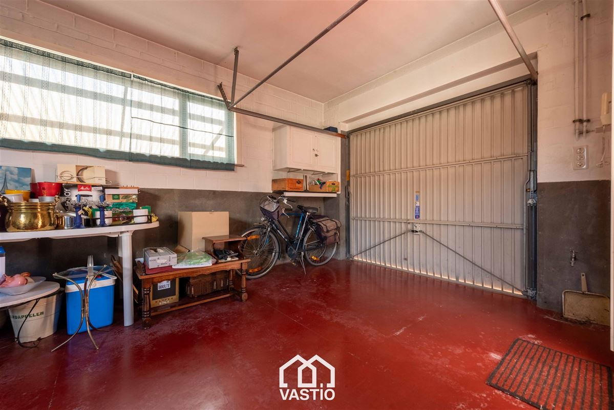 Charmante open bebouwing met grote tuin en garage