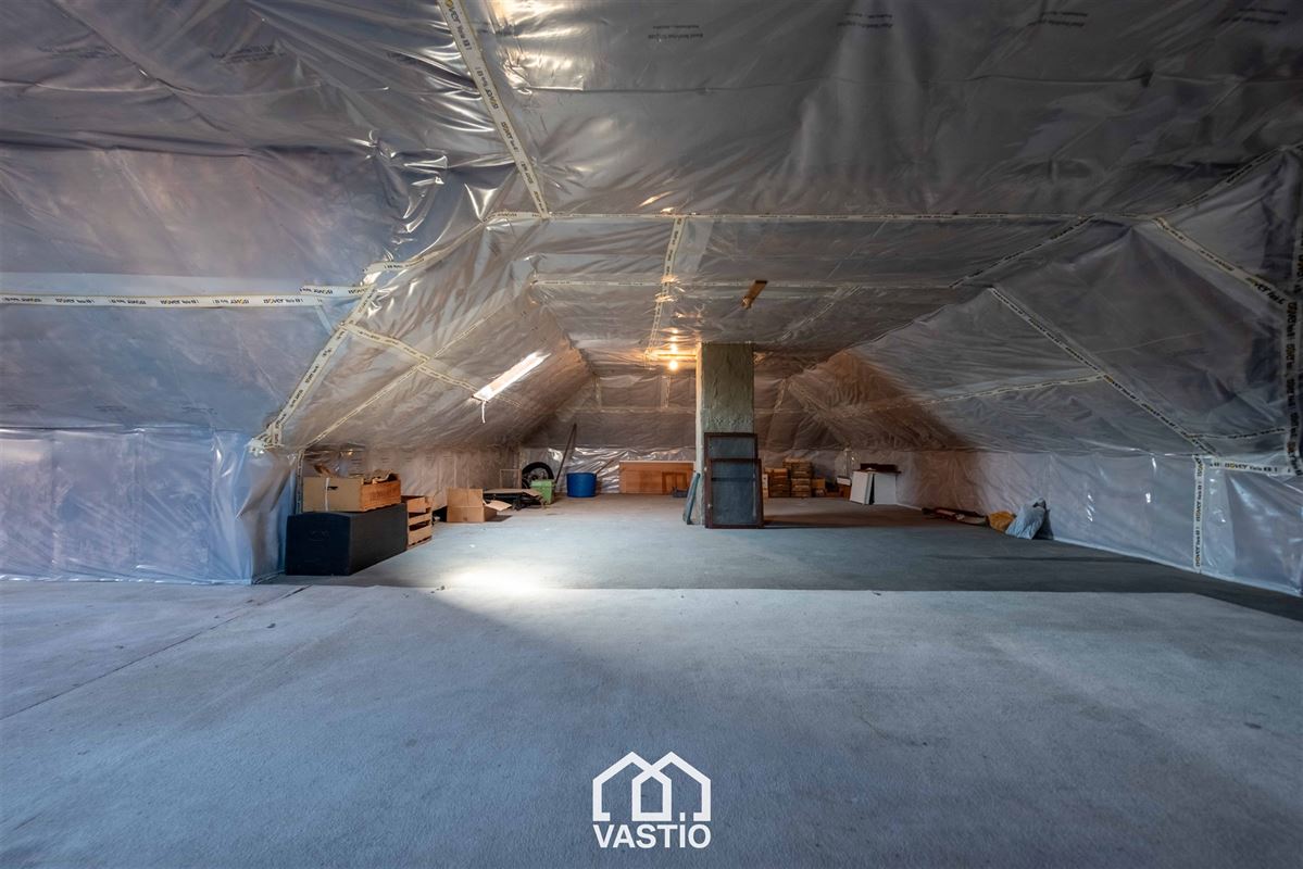 Charmante open bebouwing met grote tuin en garage