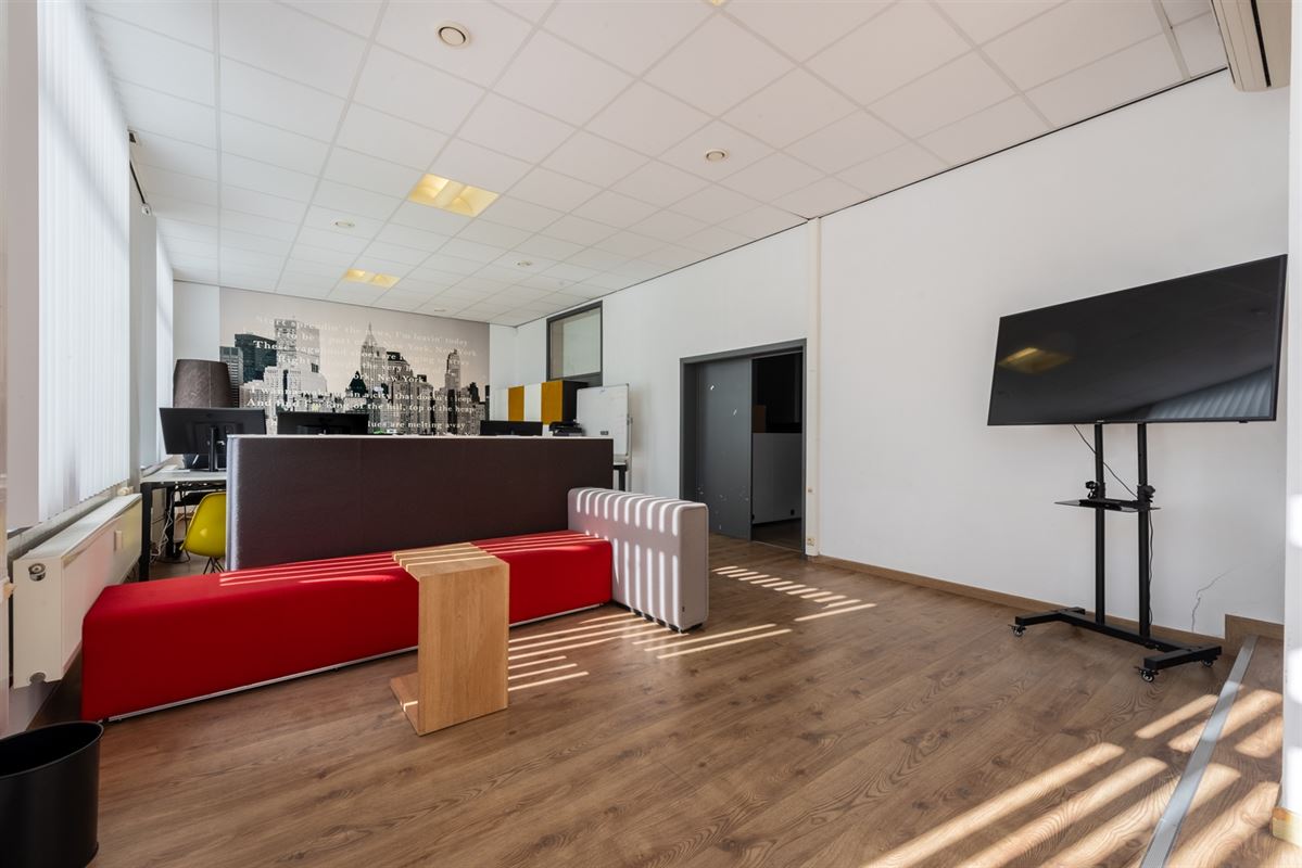 Kantoor centraal gelegen in Gent aan Dampoort station