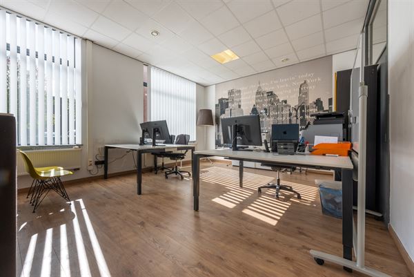 Kantoor centraal gelegen in Gent aan Dampoort station