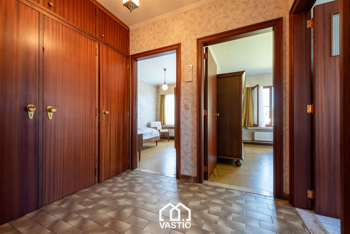 Charmante open bebouwing met grote tuin en garage