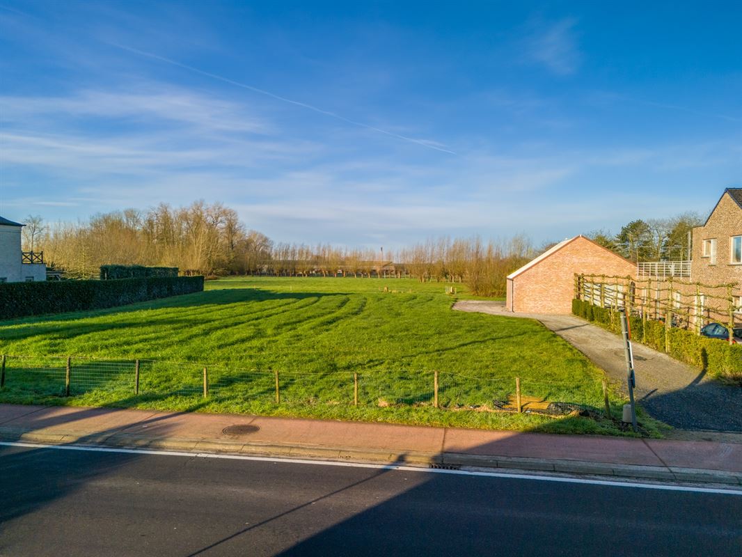 Ruim perceel van 1142 m² te koop – open bebouwing mogelijk