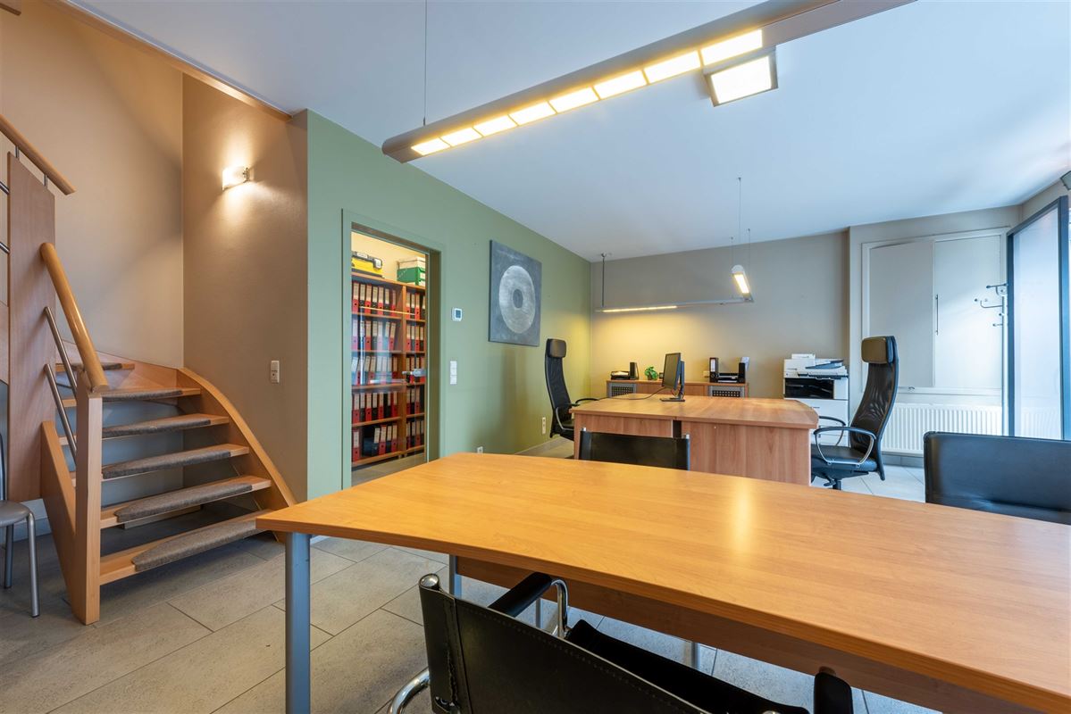 Commercial / office building in the center of Ronse