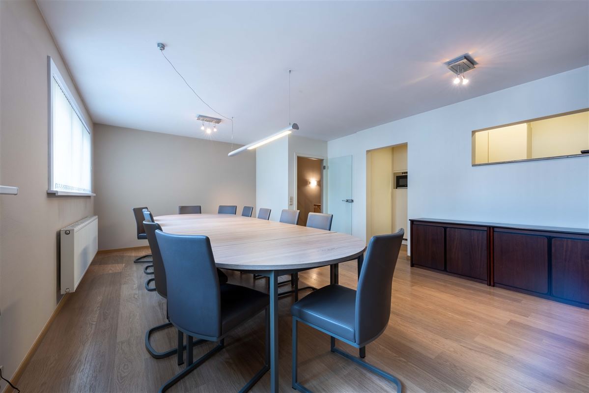 Commercial / office building in the center of Ronse