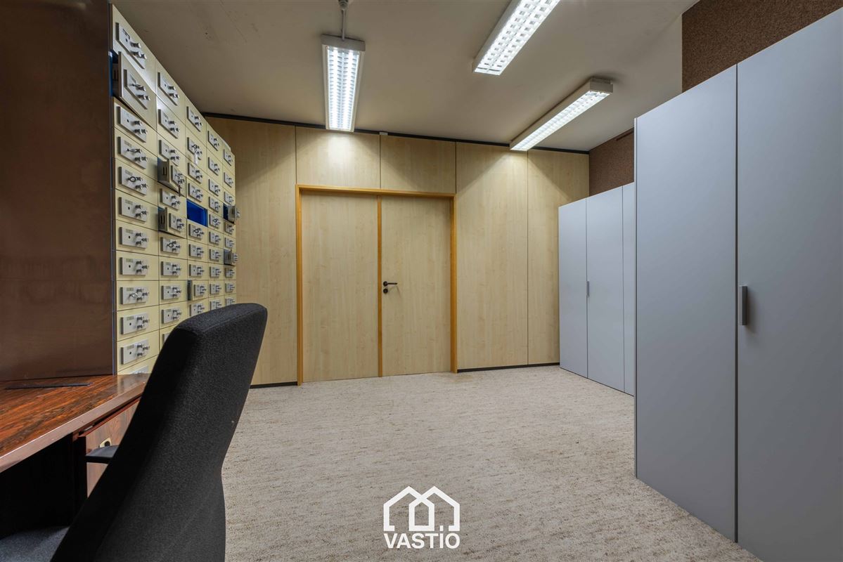 Unique office building with residential possibilities