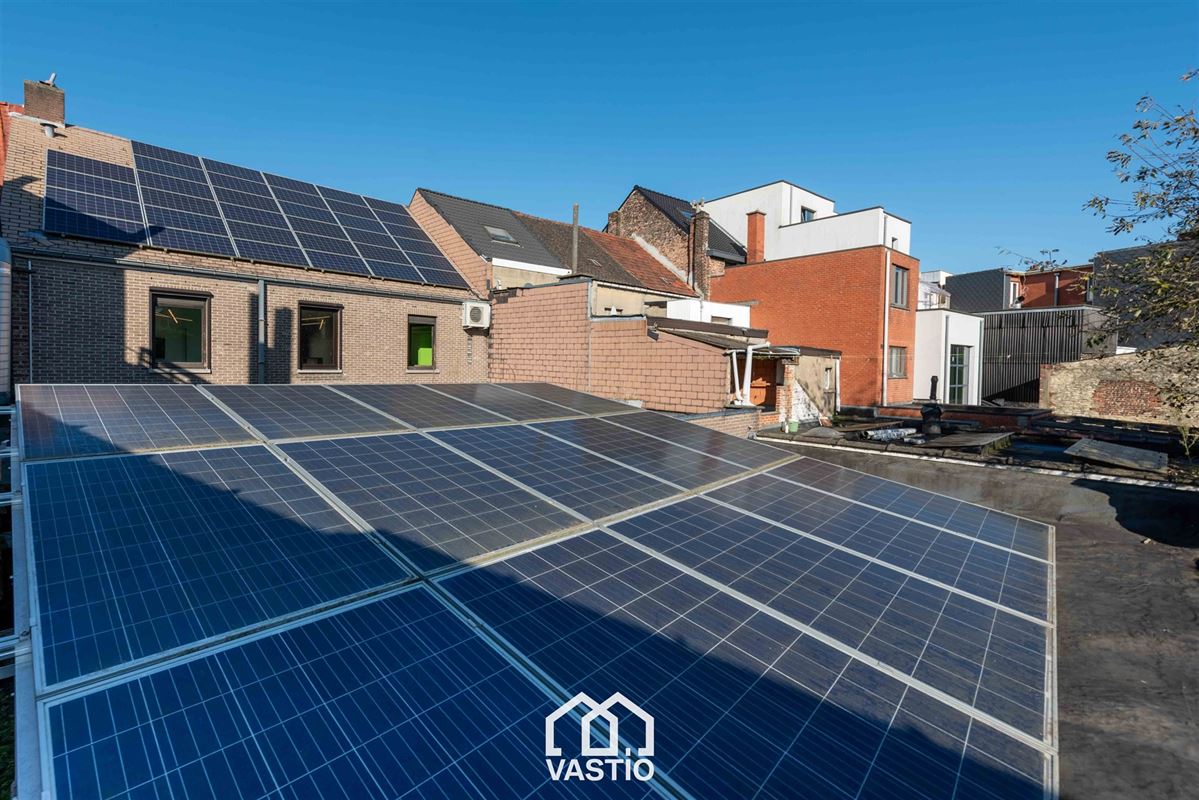 Unique office building with residential possibilities