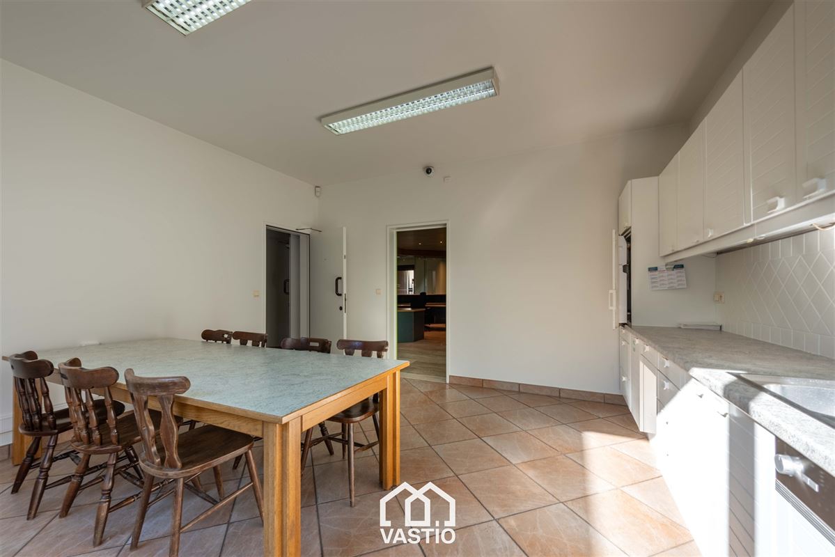 Unique office building with residential possibilities