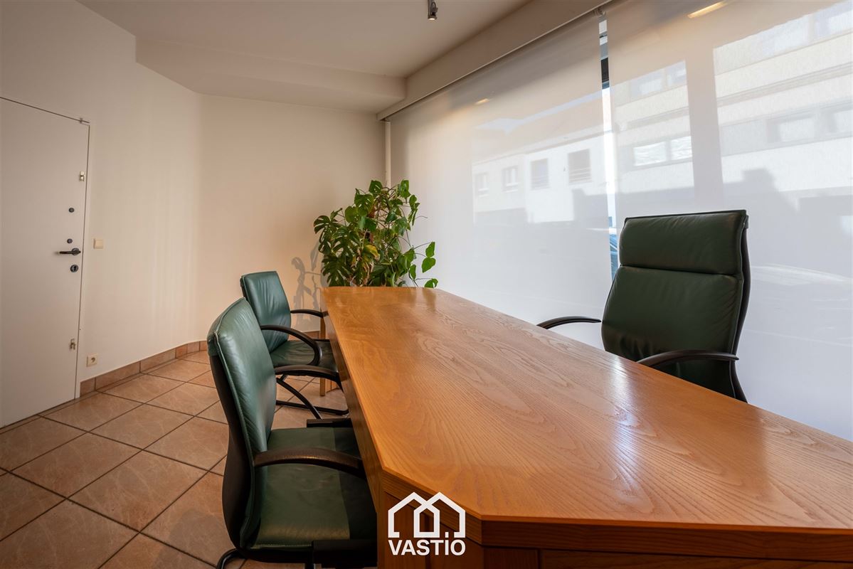 Unique office building with residential possibilities