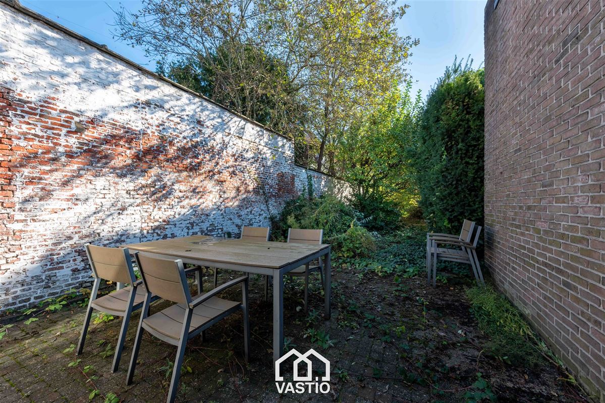 Unique office building with residential possibilities