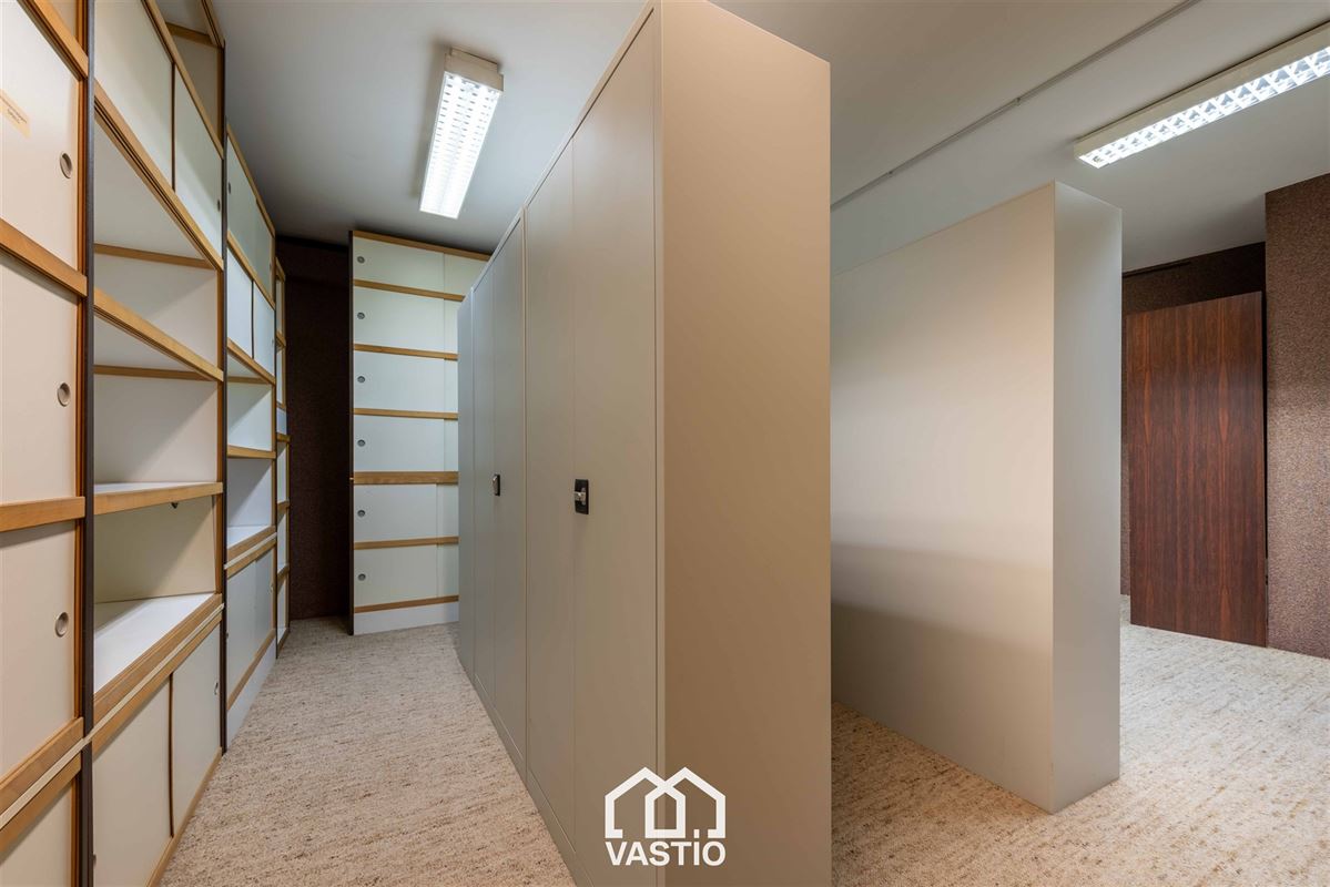 Unique office building with residential possibilities