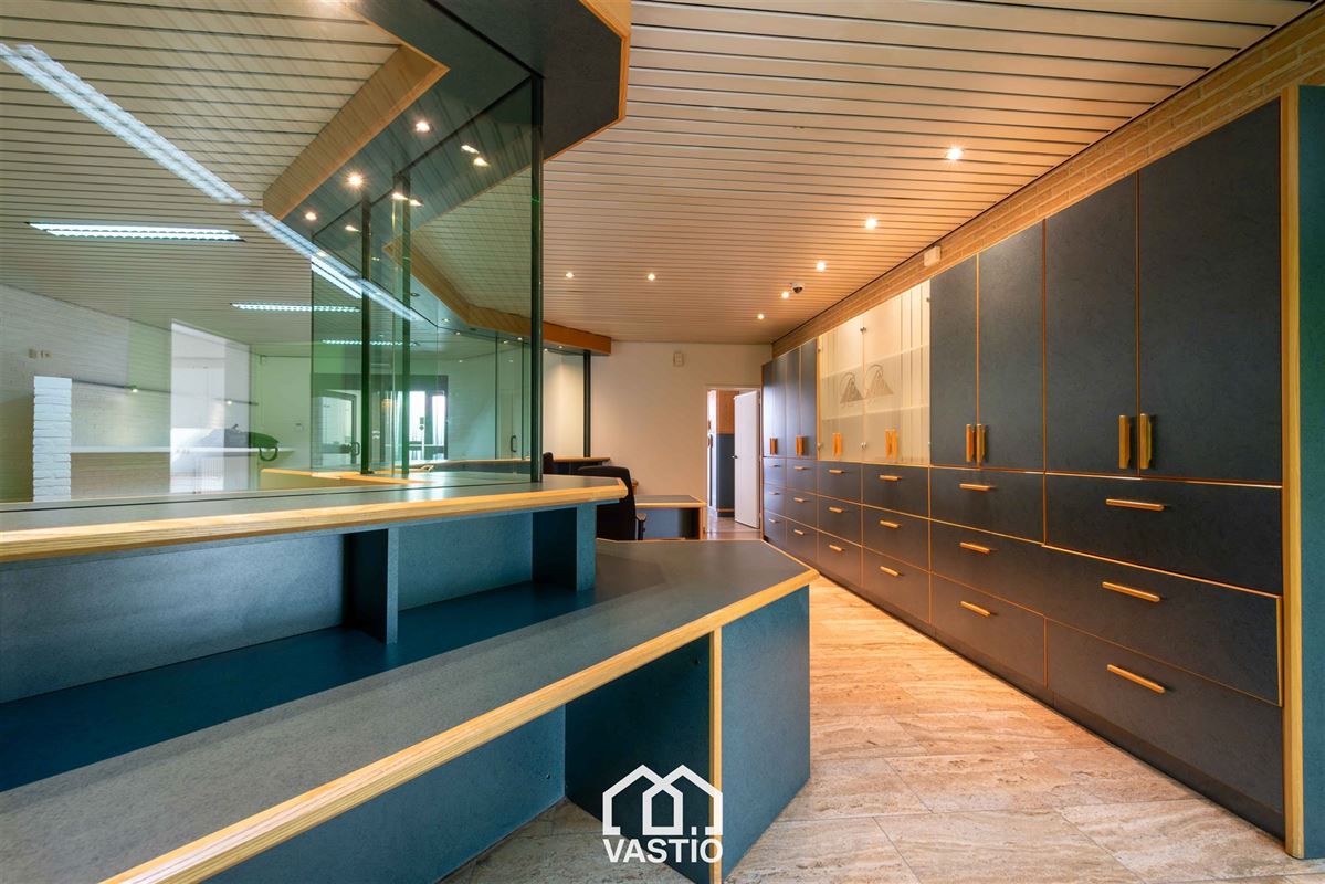 Unique office building with residential possibilities