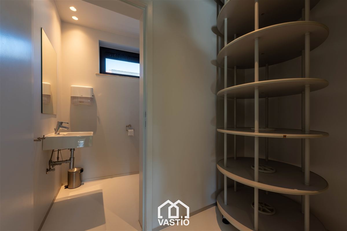 Unique office building with residential possibilities