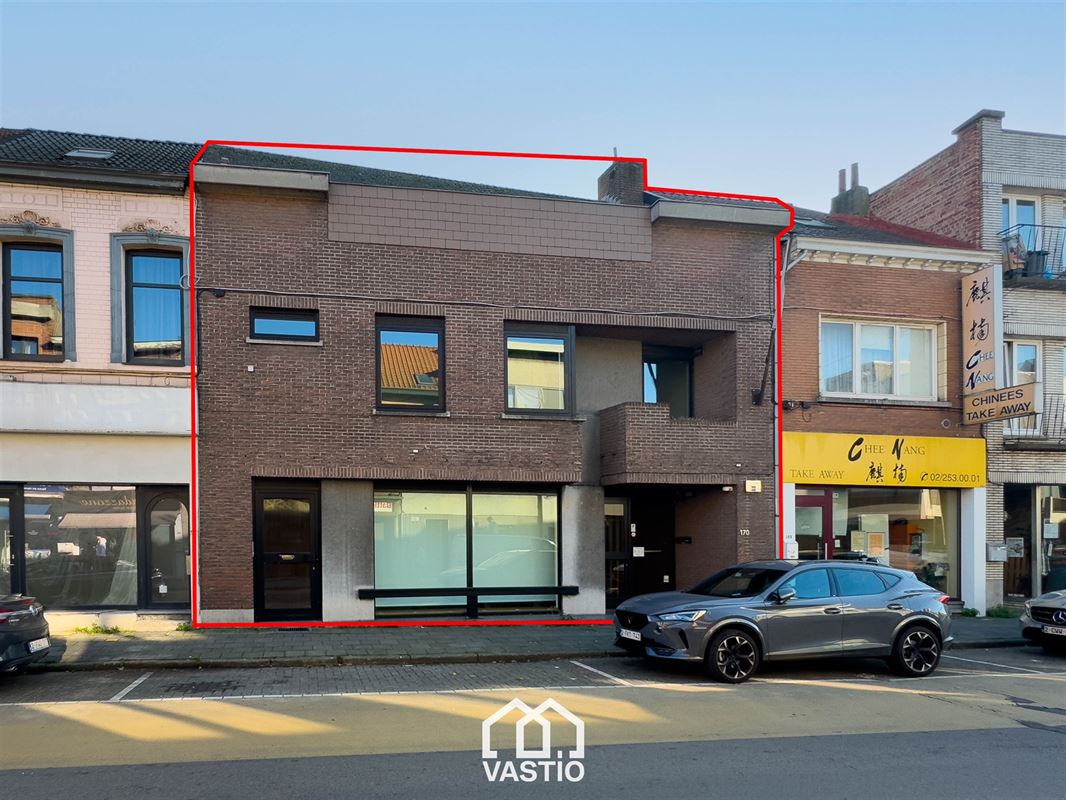 Unique office building with residential possibilities