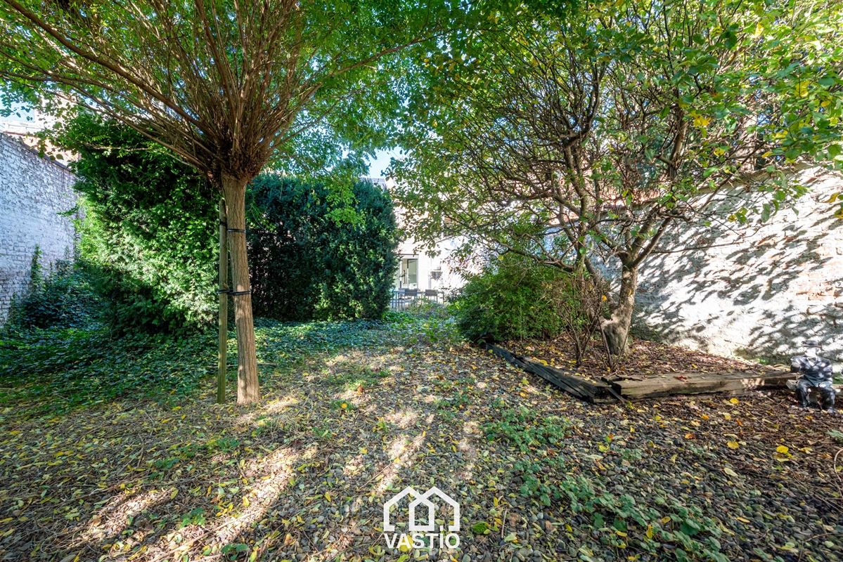 Unique office building with residential possibilities