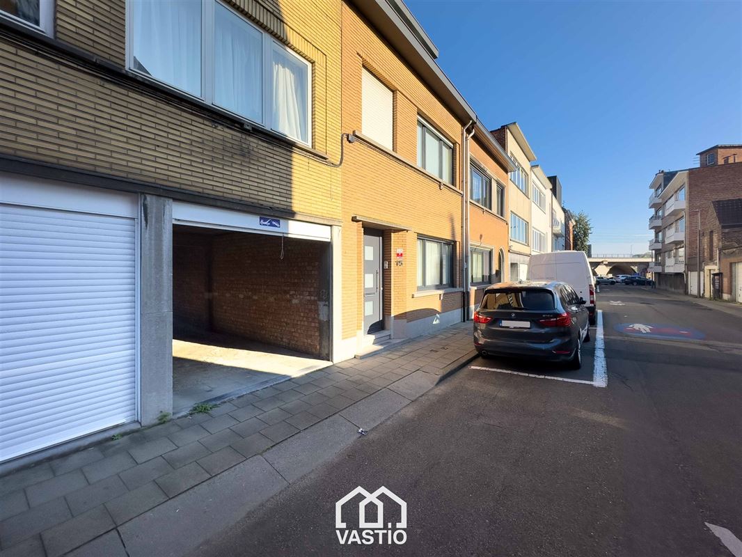 Unique office building with residential possibilities