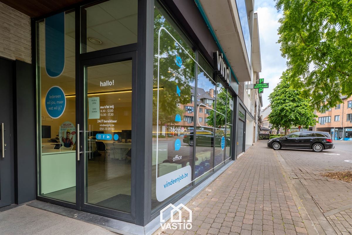 Commercieel pand gelijkvloers met vergaderruimte