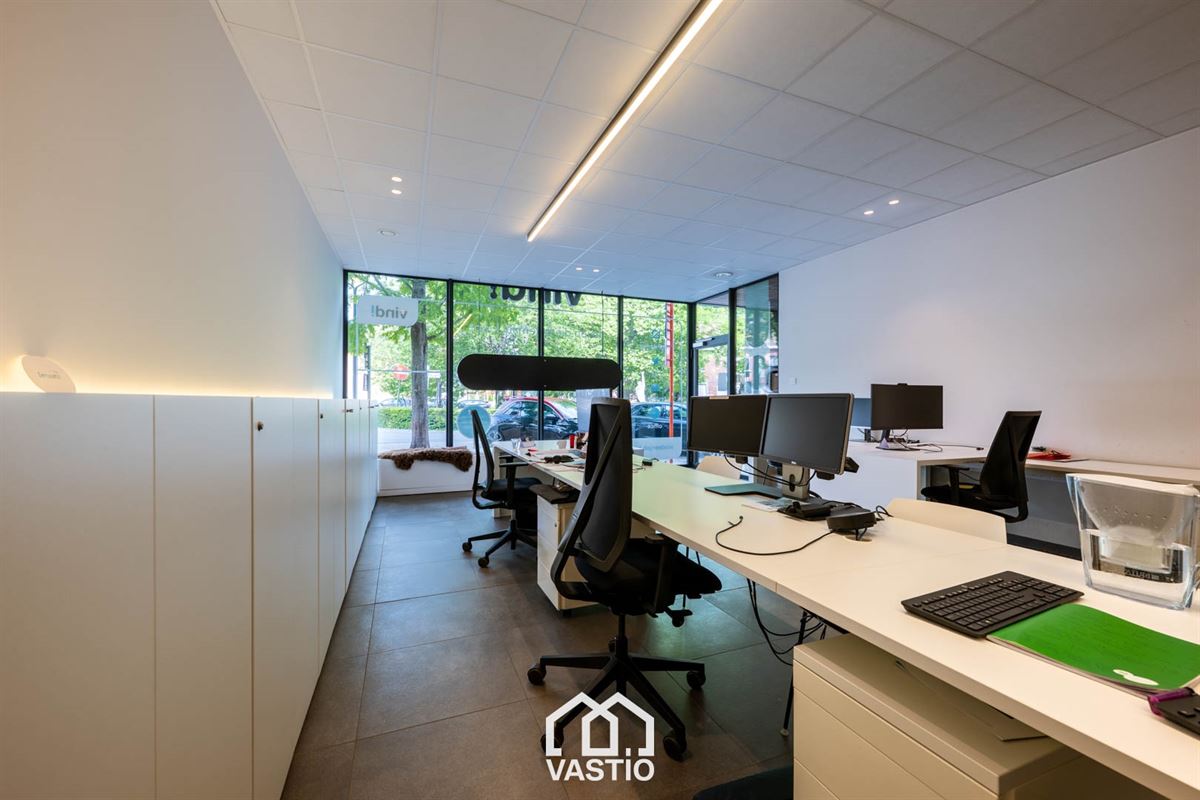 Commercieel pand gelijkvloers met vergaderruimte