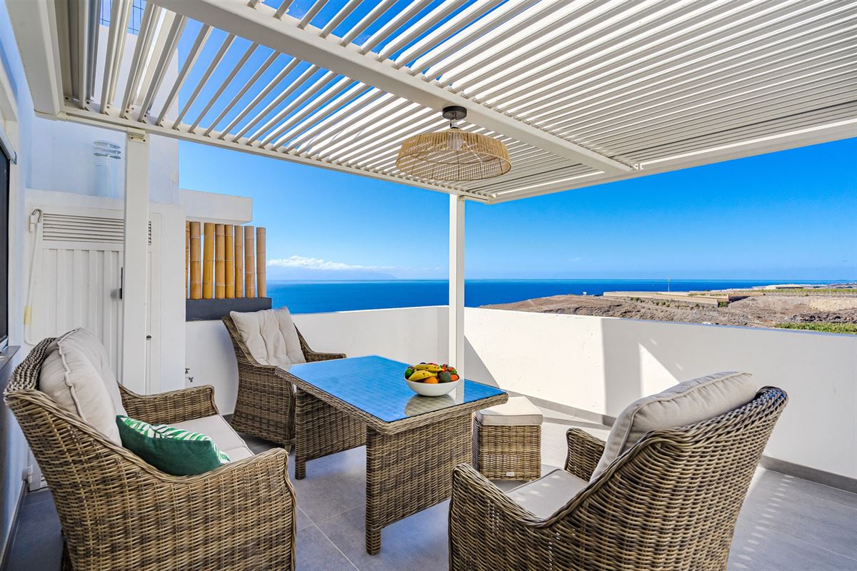 Rijhuis met zeezicht in Marazul – instapklaar en gerenoveerd