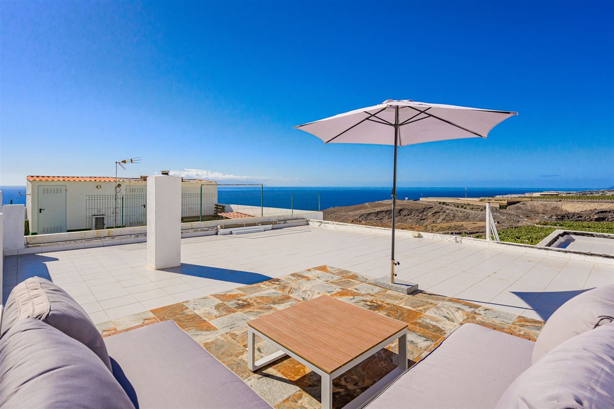 Rijhuis met zeezicht in Marazul – instapklaar en gerenoveerd