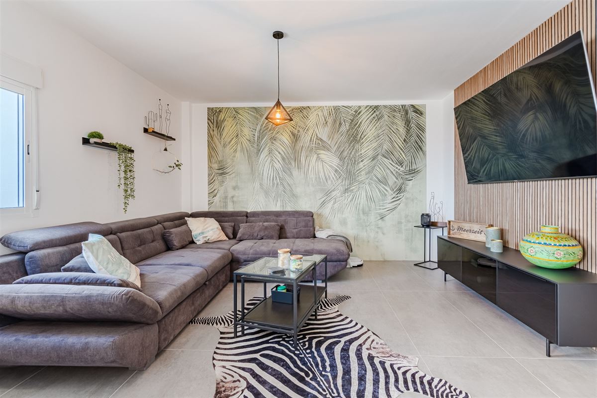 Rijhuis met zeezicht in Marazul – instapklaar en gerenoveerd