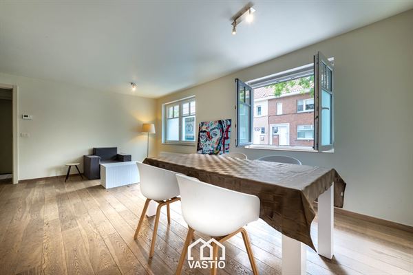 Gelijkvloers appartement met 2 slpks & 2 badkamers