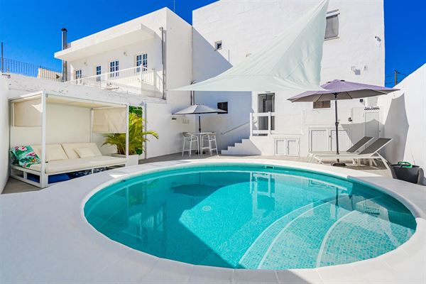 Rijhuis met zeezicht in Marazul – instapklaar en gerenoveerd