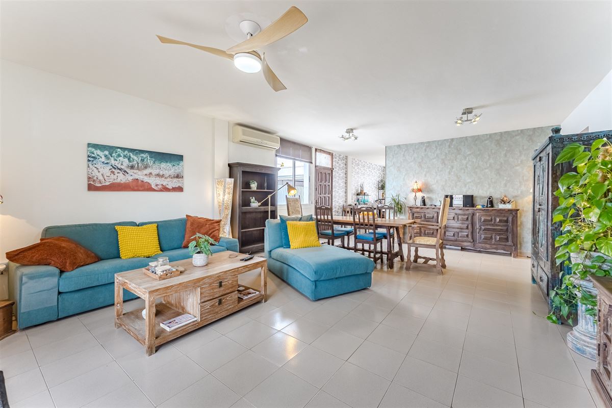 Ruime gelijkvloerse bungalow met tuin en garage in Guargacho