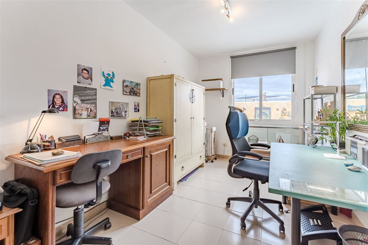 Ruime gelijkvloerse bungalow met tuin en garage in Guargacho