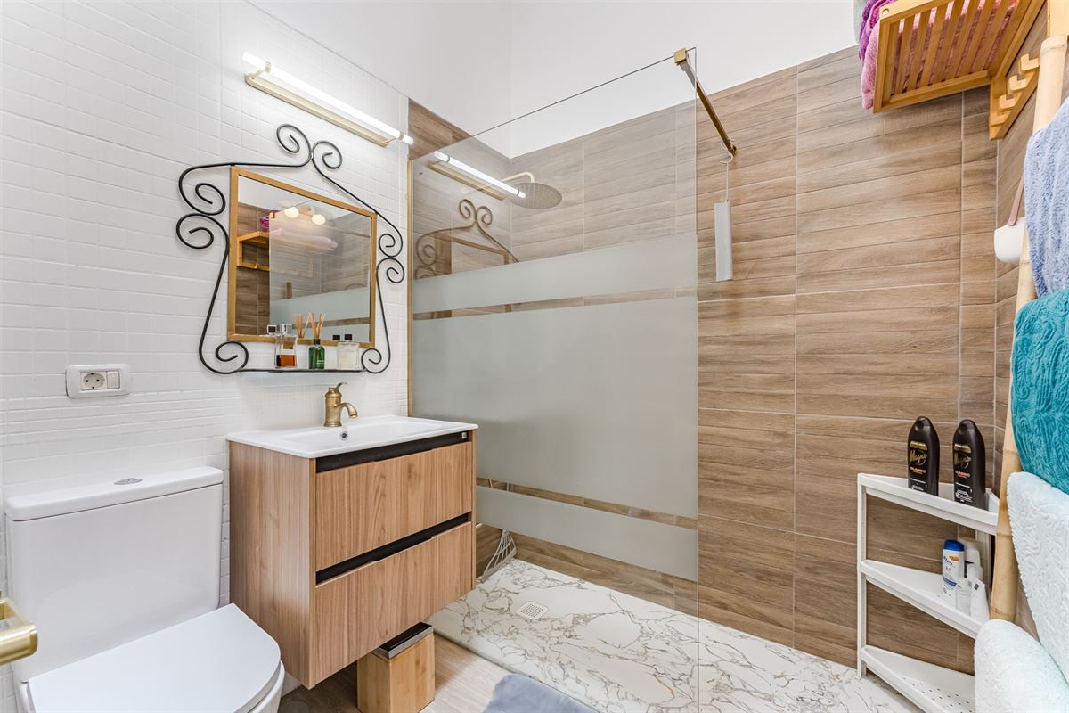 Ruime gelijkvloerse bungalow met tuin en garage in Guargacho