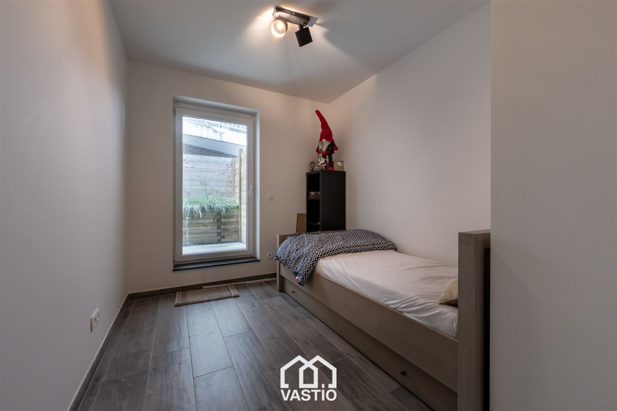 Gemeubeld 2-slpk appartement met modern terras