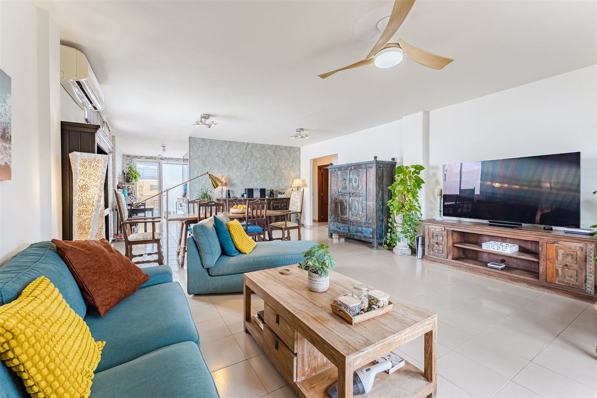 Ruime gelijkvloerse bungalow met tuin en garage in Guargacho