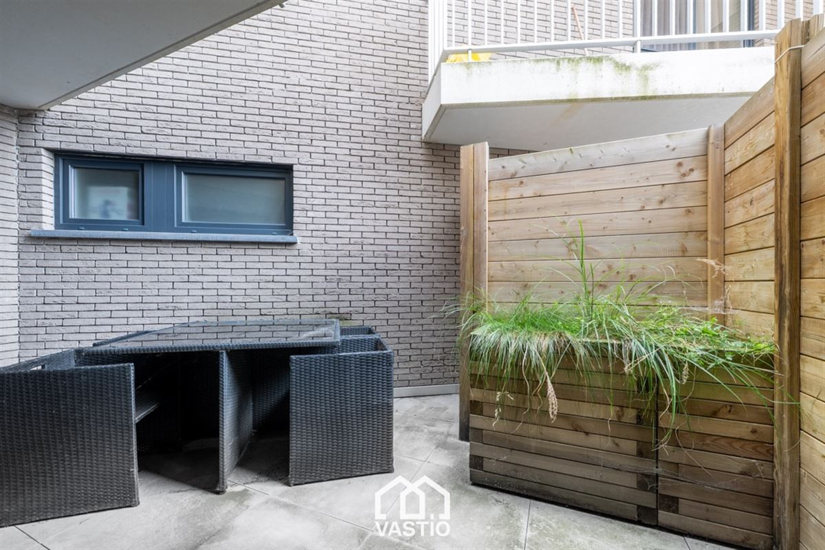 Gemeubeld 2-slpk appartement met modern terras