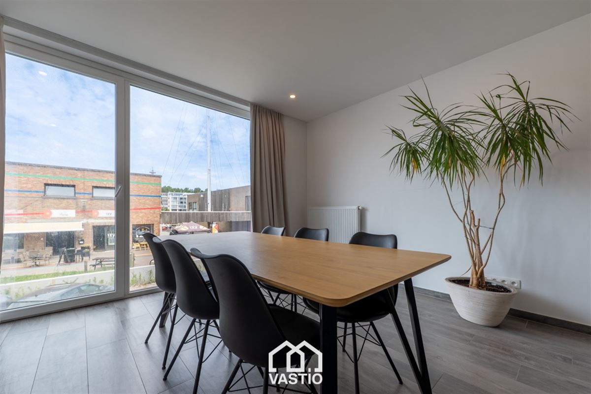 Gemeubeld 2-slpk appartement met modern terras