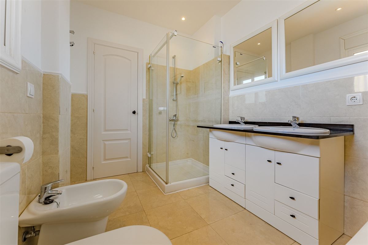 Luxueus 3‑slaapkamer penthouse met panoramisch zeezicht