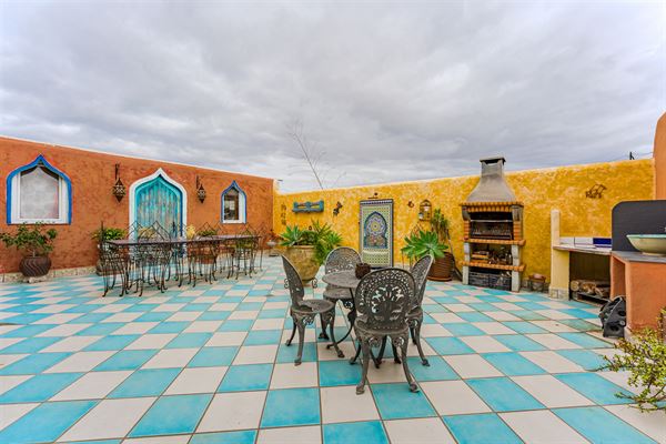 Ruime gelijkvloerse bungalow met tuin en garage in Guargacho