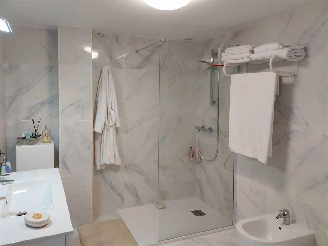 Instapklaar appartement met zeezicht en groot terras