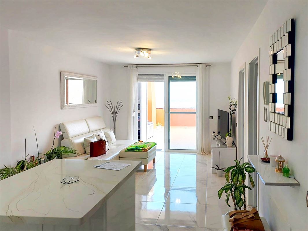 Instapklaar appartement met zeezicht en groot terras