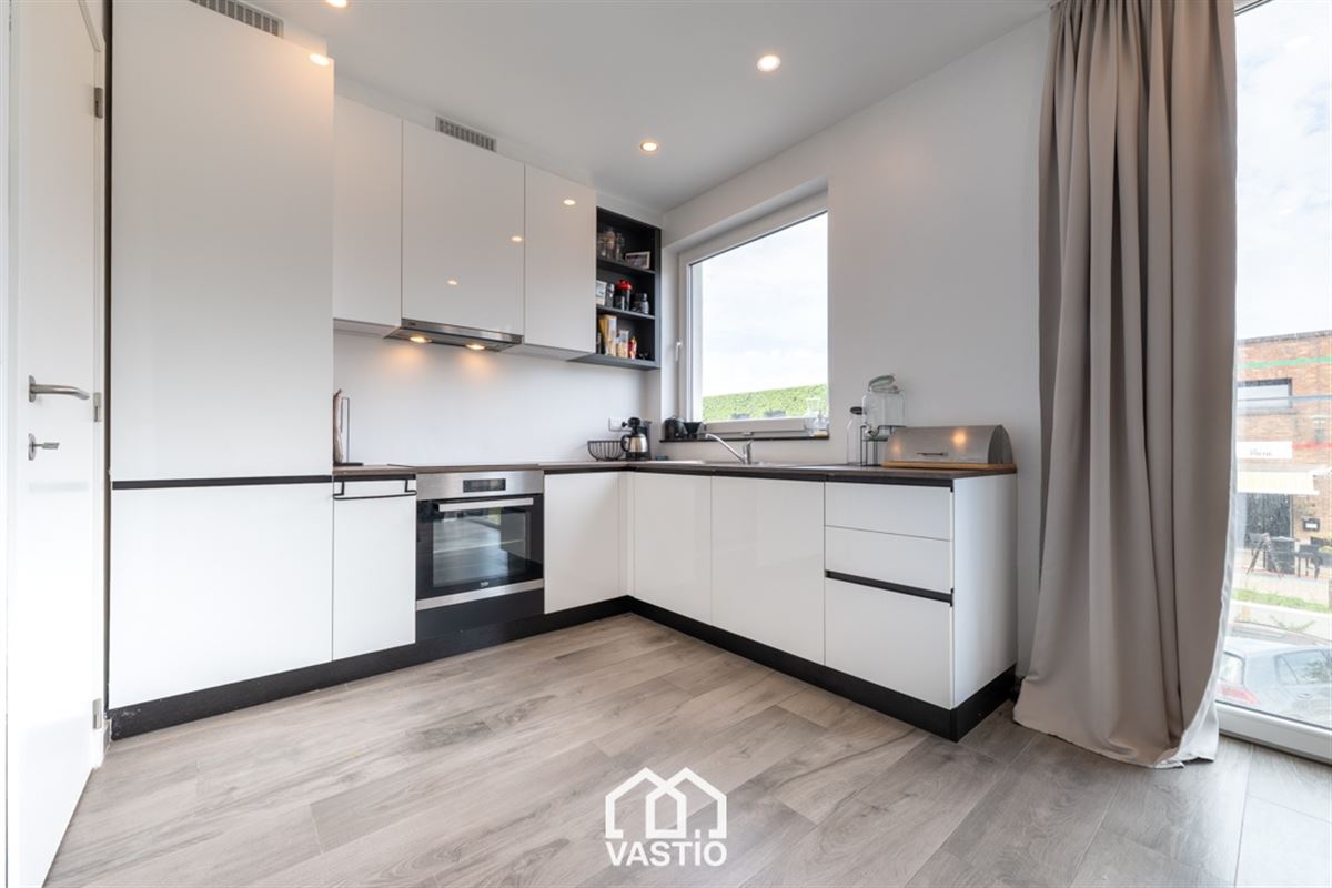 Gemeubeld 2-slpk appartement met modern terras