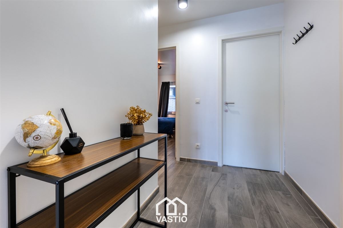 Gemeubeld 2-slpk appartement met modern terras