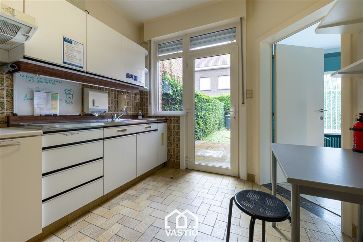 Uniek pand met praktijk en duplexappartement in Gent