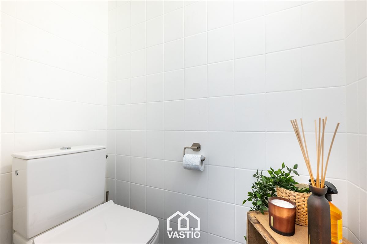 Instapklaar kantoor met grote vitrine in Knokke-Heist