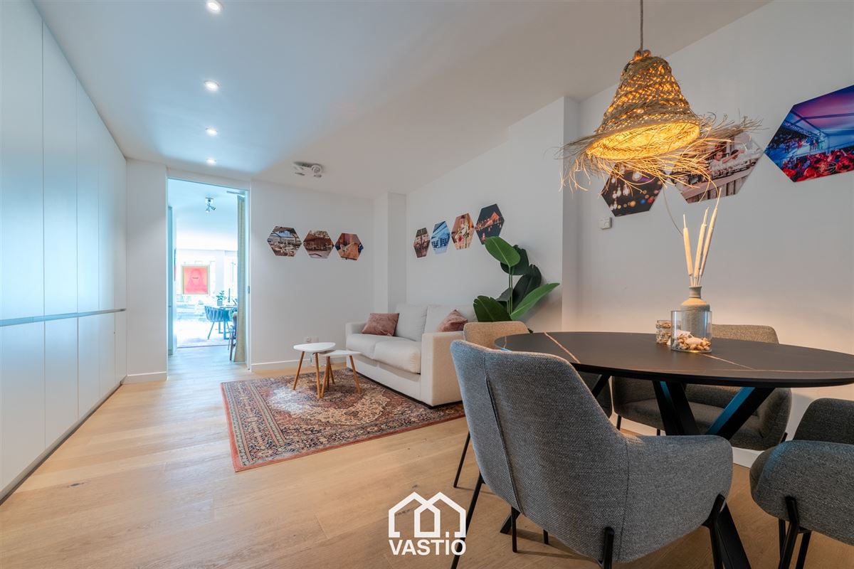 Instapklaar kantoor met grote vitrine in Knokke-Heist