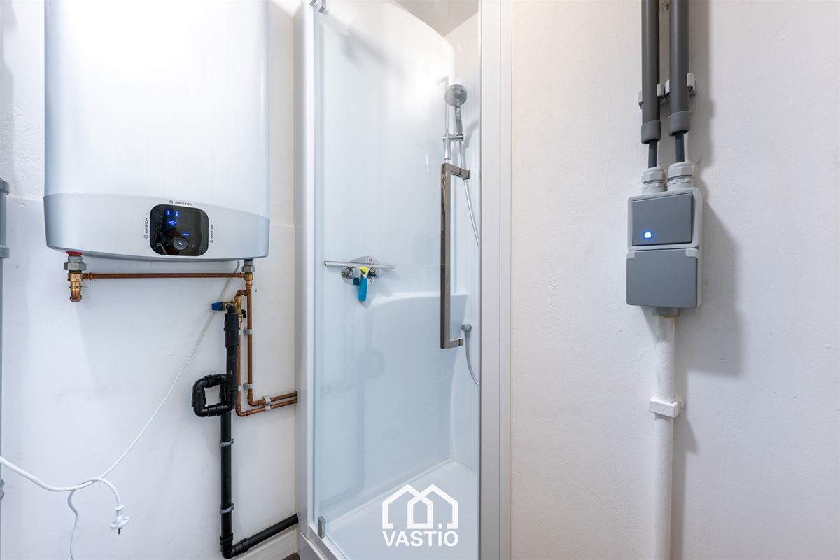 Instapklaar kantoor met grote vitrine in Knokke-Heist